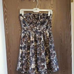 Any item from my closet with a🌹is 5 for $20! Medium strapless dress